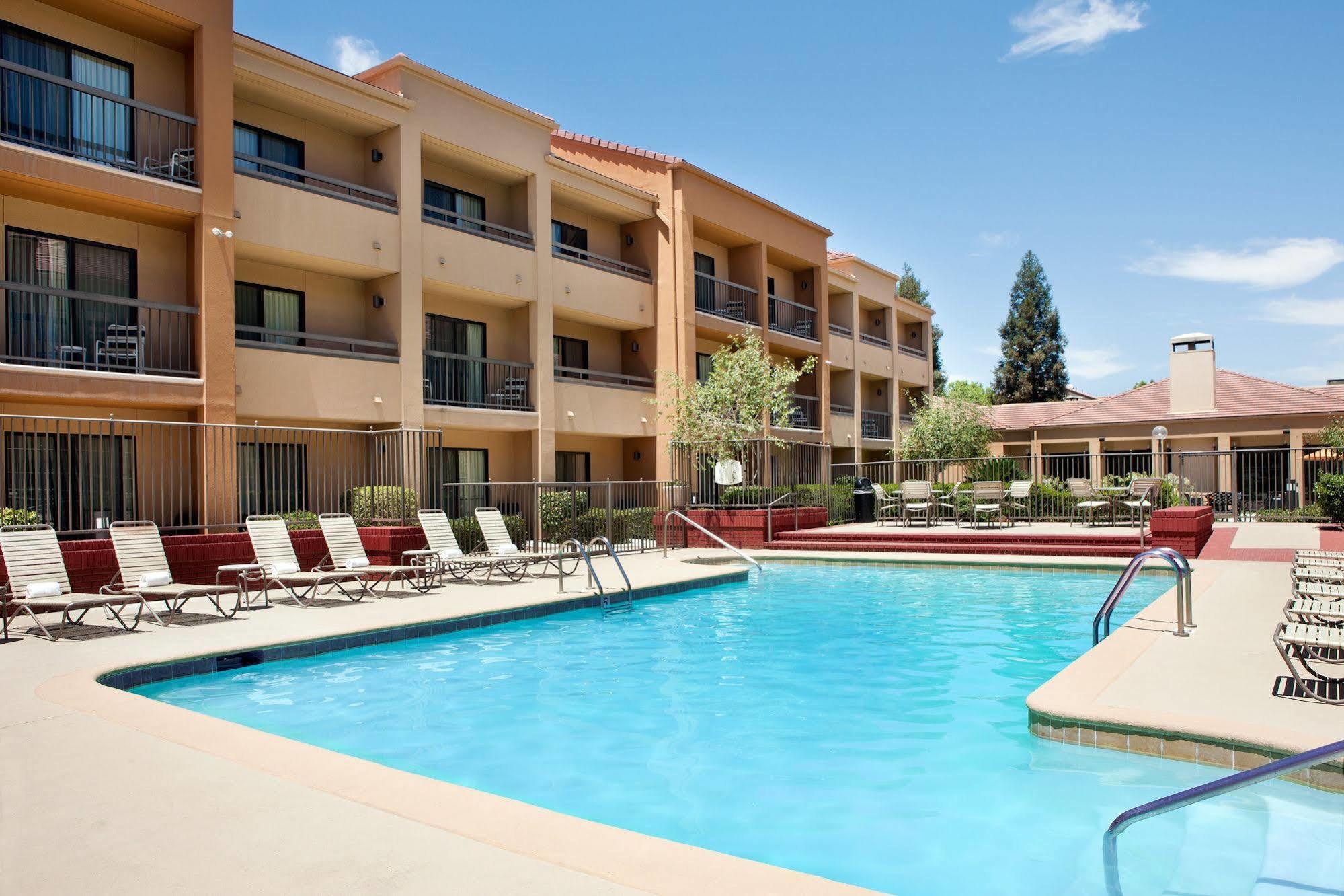 Hotel Courtyard By Marriott Bakersfield Zewnętrze zdjęcie
